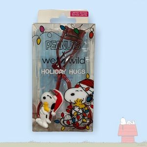 Peanuts x Wet n Wild “Holiday Hugs” Red Eyelash Curler & Snoopy Keychain Limited
